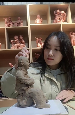 鄲城張玉萍泥塑榮獲“巾幗瓷韻”女陶藝家邀請(qǐng)展金獎(jiǎng) 以泥土為媒，傳承文化之美